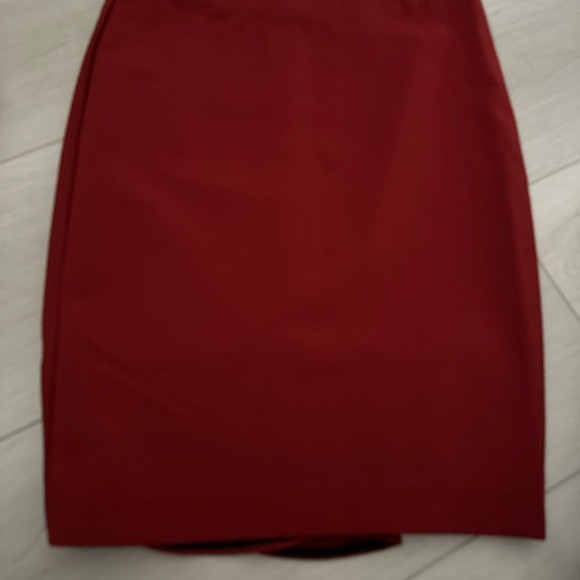 EUC ZARA Woman red skirt with back bottom ruffle detail - Picture 3 of 4